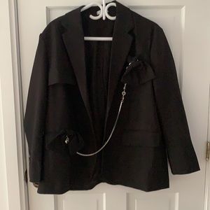 Small black blazer with bows and chain